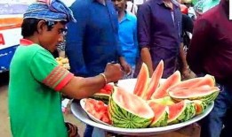 街头吃瓜情侣,吃瓜情侣的浪漫日常