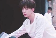 吃王一博的瓜,娱乐圈的甜蜜诱惑，揭秘明星背后的故事