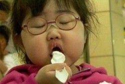 外婆吃瓜搞笑瞬间,笑料百出，温馨满满