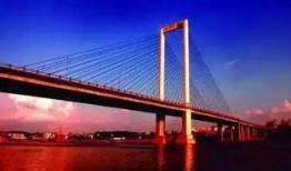 邕江大桥吃瓜事故