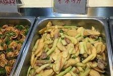 高校食堂情侣吃瓜