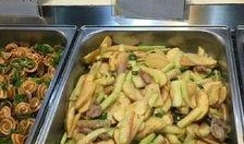 高校食堂情侣吃瓜