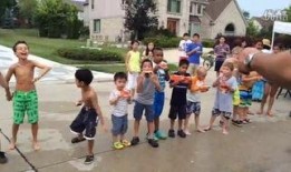 吃瓜比赛小学,小学生吃瓜大赛一触即发