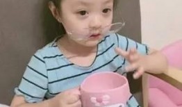 萌娃吃瓜李白图片,可爱瞬间引网友热议