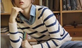 杨超越吃瓜唱歌