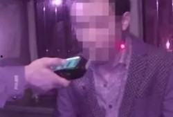 德运吃瓜小哥视频,揭秘网红背后的真实生活