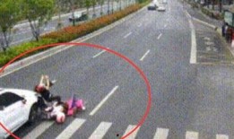 男子车祸吃瓜图片大全,意外中的幽默一幕