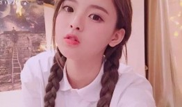 杨超越吃瓜唱歌