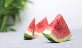 梦见妻子看瓜吃瓜,妻子共赏瓜果的温馨瞬间