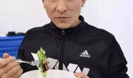 岑岑吃瓜蜜桃弟弟,弟弟甜蜜来袭