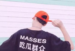 男生搞笑吃瓜头像,笑料横生，瓜田笑果连连