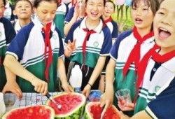 吃瓜比赛小学,小学生吃瓜大赛一触即发