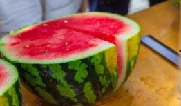 梦见在学校吃瓜,一场梦境中的甜蜜回忆