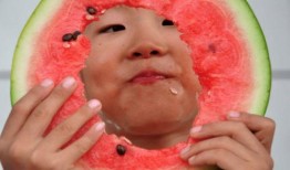 小孩吃瓜米,童年味蕾的甜蜜回忆