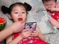 儿子吃瓜和女儿吃瓜,儿子女儿共享甜蜜时光