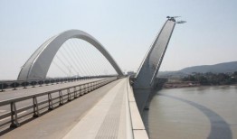 邕江大桥吃瓜事故