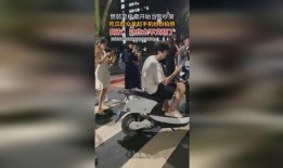 吃瓜群众吃饭拍照,一餐一影，记录生活点滴