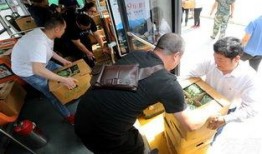 女生打架司机吃瓜,女生互殴，司机成“吃瓜群众”现场见证