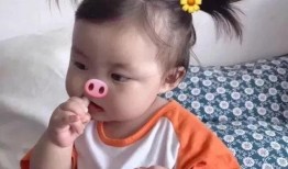 萌娃吃瓜李白图片,可爱瞬间引网友热议