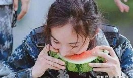 旅游吃瓜女子,揭秘美食背后的故事